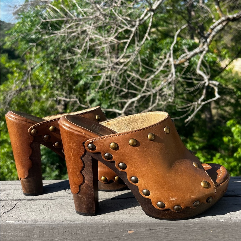 Stuart Weitzman sequoia wood heel clog